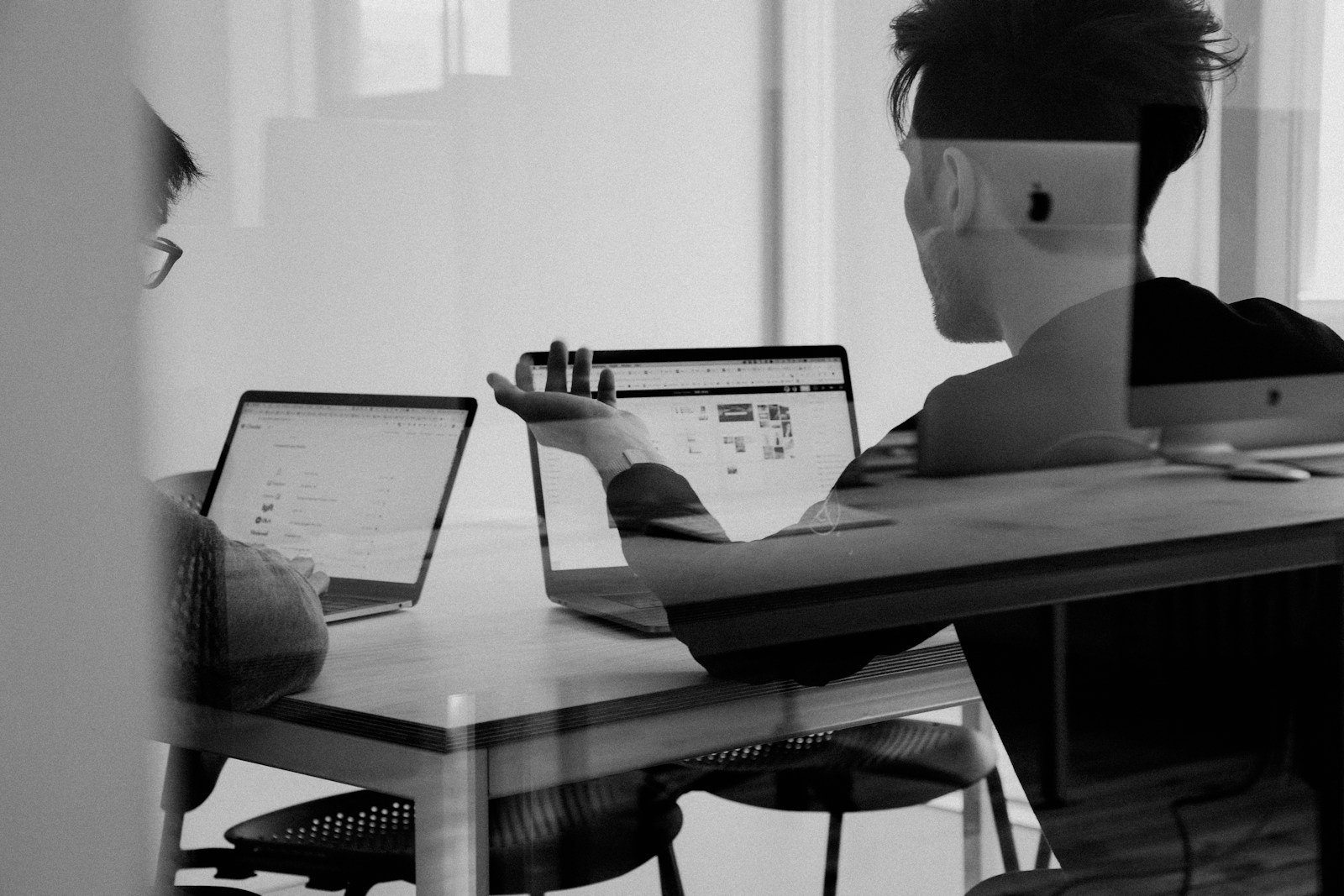电竞牛 — 足球比赛对抗画面